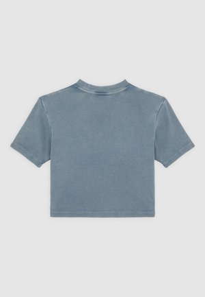 Kurzärmliges T-Shirt aus weichem, hellblauem Rippstoff mit runder Ausschnittgestaltung, glatter Textur und minimalistischen Design.