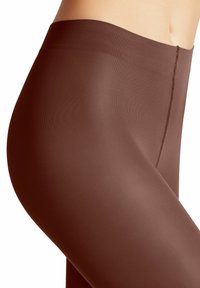 Collants marron en matériau transparent, présentant une texture lisse et un léger éclat. La taille est sans couture avec un design minimaliste.