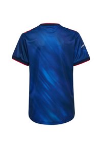 Kortärmad sporttröja i mörkblått med ett gradientmönster, med röda detaljer på kragen och ärmarna, tillverkad av ett ventilerande material.