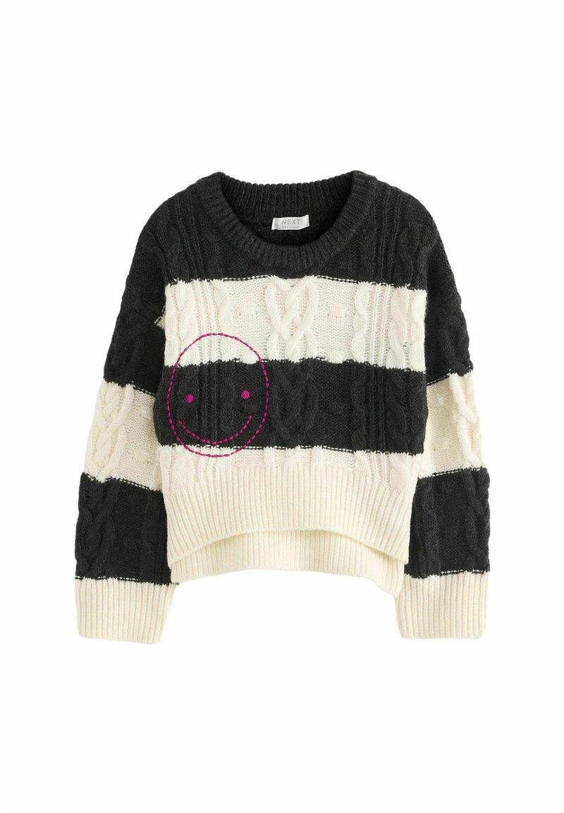 Maglione cropped a strisce nere e crema con texture a treccia e scollatura rotonda. Presenta un dettaglio ricamato di un sorriso rosa sul davanti.