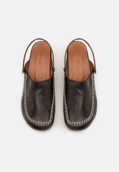 Rejina Pyo MAYA - Mules med hæl - forest