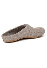 Gray felt slipper with a low profile, rounded toe, and a textured wool upper. Features a tan rubber sole for grip and durability.