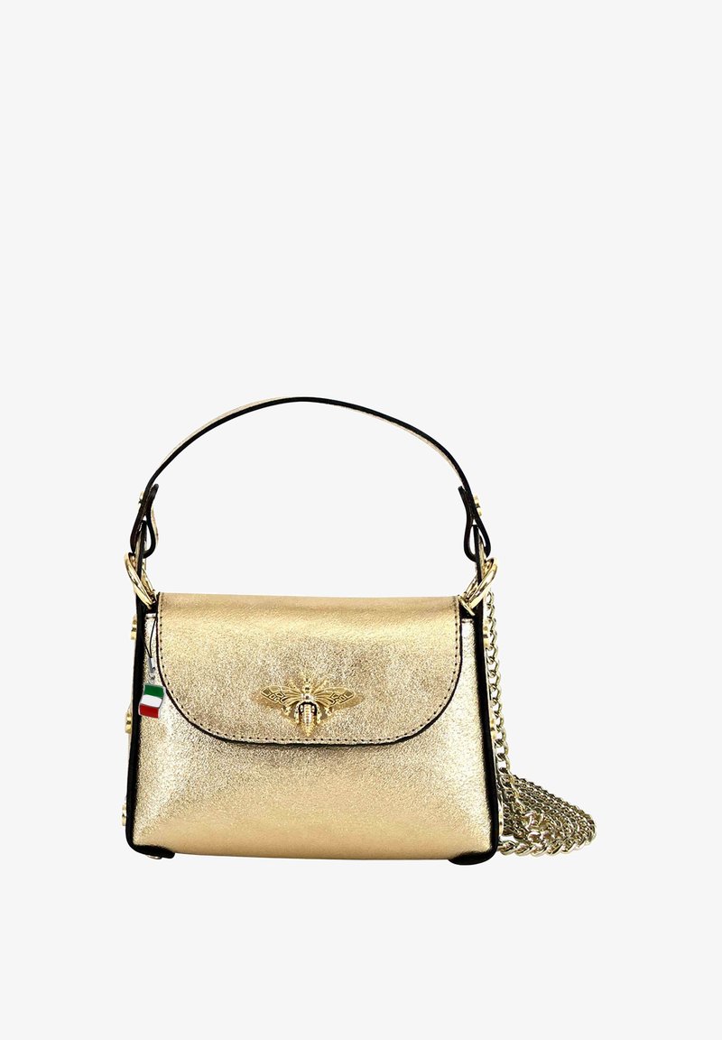 Gouden metallic leren handtas met een bijmotief, zwarte afwerking, bovenhandvat en een kettingriem. Compacte rechthoekige vorm met een gestructureerd oppervlak.