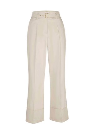 Lichtbeige op maat gemaakte broek met een hoge taille, brede pijpen en geknoopte zoom. Voorzien van een riem met een rechthoekige gouden gesp en plooien aan de voorkant.
