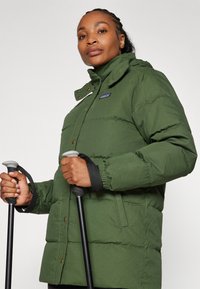 Patagonia PARKA - Geacă cu puf - torrey pine green