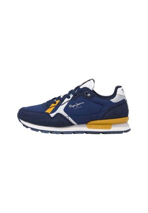 Chaussure de sport bleue avec un tissu texturé, des accents blancs et un talon jaune. Dispose d'un design à lacets et d'un logo sur le côté.