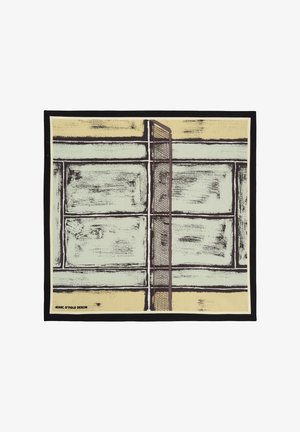 Graficzny projekt kortu tenisowego z siatką pośrodku, beżowymi i jasnooliwkowymi panelami oraz czarną obwódką, logo Marc O’Polo Denim w rogu.