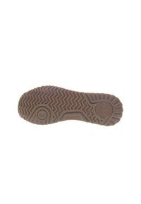 Suola in gomma per sneaker di colore marrone chiaro con un motivo a zigzag testurizzato. Presenta un'indentazione circolare e il logo del marchio impressi sulla superficie.