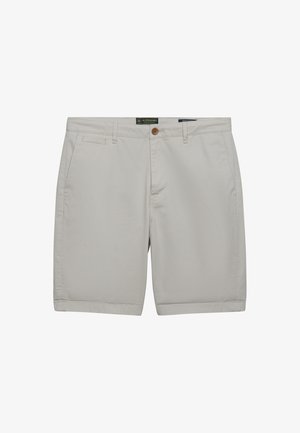 Shorts gris clair en tissu mélangé coton. Dotés d'une fermeture à boutons, de deux poches avant et d'une coupe droite et épurée.