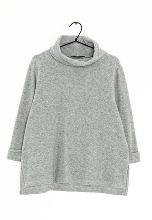 Pull gris à manches longues avec col bénitier, texture douce, fentes latérales et poignets retroussés. Confectionné dans un matériau confortable, il offre une coupe décontractée.
