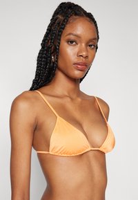 Frankies Bikinis LUMIA TOP - Bikinio viršutinė dalis - cuties/shine