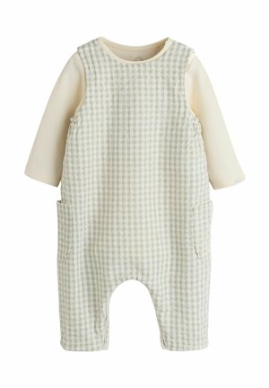 Overall-Romper aus Baumwolle im hellgrünen und cremefarbenen Karomuster, mit Seitentaschen und langen cremefarbenen Ärmeln darunter.