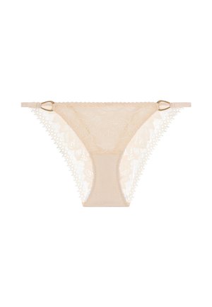 String en dentelle couleur nude avec bords festonnés, motif floral, quincaillerie dorée sur les côtés, et un panneau central lisse pour le contraste.