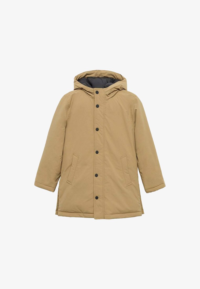 Khaki prošívaný kabát s kapucí, s předním zapínáním na knoflíky, dvěma bočními kapsami a šedou vnitřní podšívkou pro lepší kontrast.