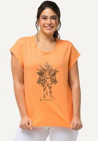 Ulla Popken ANIMAL CAP SLEEVE GRAPHIC - Camiseta estampada - apricot