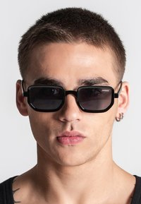 Gianni Kavanagh Aurinkolasit - black