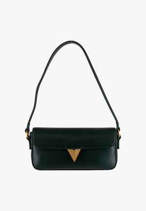 Borsa in pelle nera con tracolla removibile, forma rettangolare, accentuata da un triangolo dorato sul davanti e texture liscia.