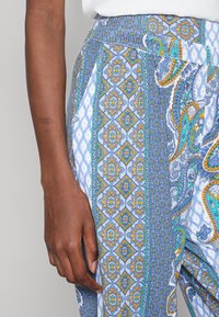Cream PRINTA CULOTTE PANT - Calças - blue paisley