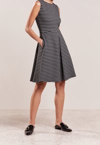 MAX&Co. Stickad klänning - black