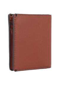 Billetera de cuero marrón con una textura suave, forma rectangular y costuras negras contrastantes a lo largo de los bordes. Diseño minimalista sin hardware visible.