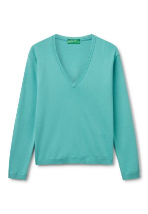 Un suéter de cuello en V color azul claro con mangas largas, que presenta bordes acanalados en el escote, los puños y el dobladillo, fabricado con un tejido suave.
