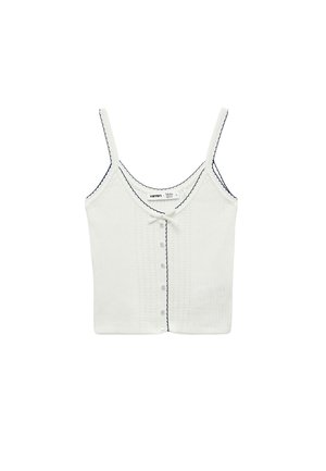 Weißes, geripptes Tanktop mit dünnen Trägern, das eine Knopfleiste und navyblaue gewellte Kanten entlang des Saums und des Ausschnitts aufweist.