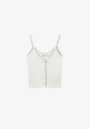 Weißes, geripptes Tanktop mit dünnen Trägern, das eine Knopfleiste und navyblaue gewellte Kanten entlang des Saums und des Ausschnitts aufweist.