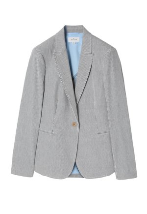 Blazer a rayas en azul marino y blanco, con un solo botón de madera, solapas con muesca y dos bolsillos delanteros con ribete de acento.