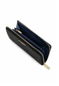 Portafoglio nero con zip, dal design testurizzato, hardware dorato e interno blu. Dispone di più scomparti per carte e di un ampio vano.