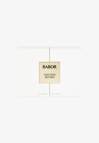 Packaging di Babor High Skin Refiner; scatola bianca con dettagli dorati, presenta il nome del marchio e i dettagli del prodotto in testo nero. Disponibile in confezioni da 10 mL e 50 mL.