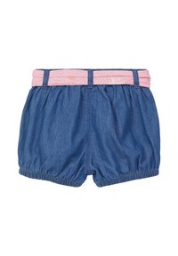 Denim shorts met een elastische tailleband voorzien van een roze gestreepte band. De shorts hebben een geraffineerde textuur aan de onderkant.