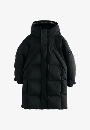 Abrigo acolchado negro con cuello alto, que presenta un destacado logotipo "BAKER" en el panel frontal y en la manga izquierda, material texturizado y puños ajustables.