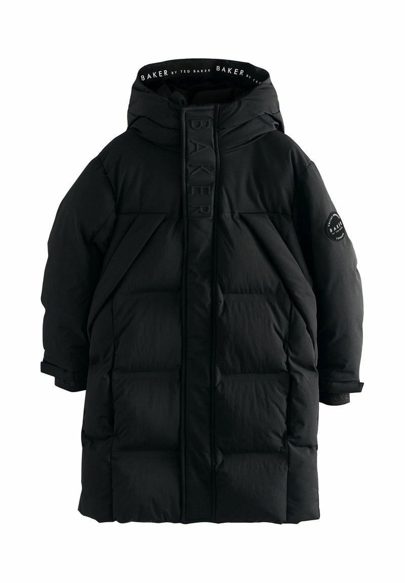 Manteau rembourré noir avec un col haut, présentant un logo "BAKER" bien en vue sur le panneau avant et la manche gauche, en matériau texturé et avec des poignets ajustables.