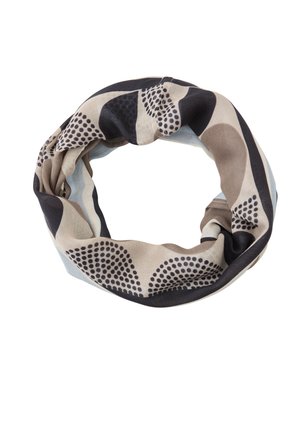 Foulard circulaire avec motifs géométriques beige, noir et bleu comprenant des points et des vagues, disposé en forme de boucle sur un fond blanc.