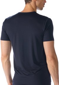 Navy blue short-sleeve T-shirt made of soft fabric, featuring a round neckline and a fitted design that contours to the body.