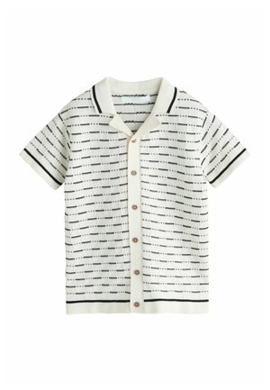 Kurzärmeliges weißes Strickshirt mit schwarz gepunktetem horizontalem Streifenmuster, Knopfleiste vorne und Kragen mit schwarzem Besatz.