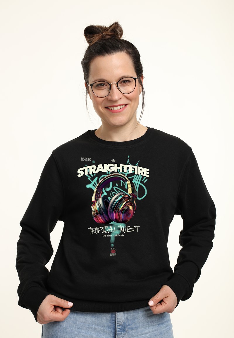Černá mikina s barevným grafikou sluchátek a textem "STRAIGHT FIRE" a "TROPICAL TWIST." Volný střih, materiál směs bavlny.