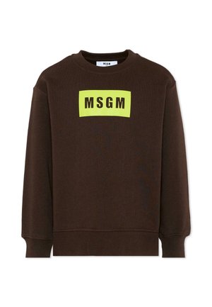 Ciemnobrązowa bluza z długim rękawem i okrągłym dekoltem, z żółtą prostokątną naszywką z czarnym napisem "MSGM" umieszczoną na środku klatki piersiowej.