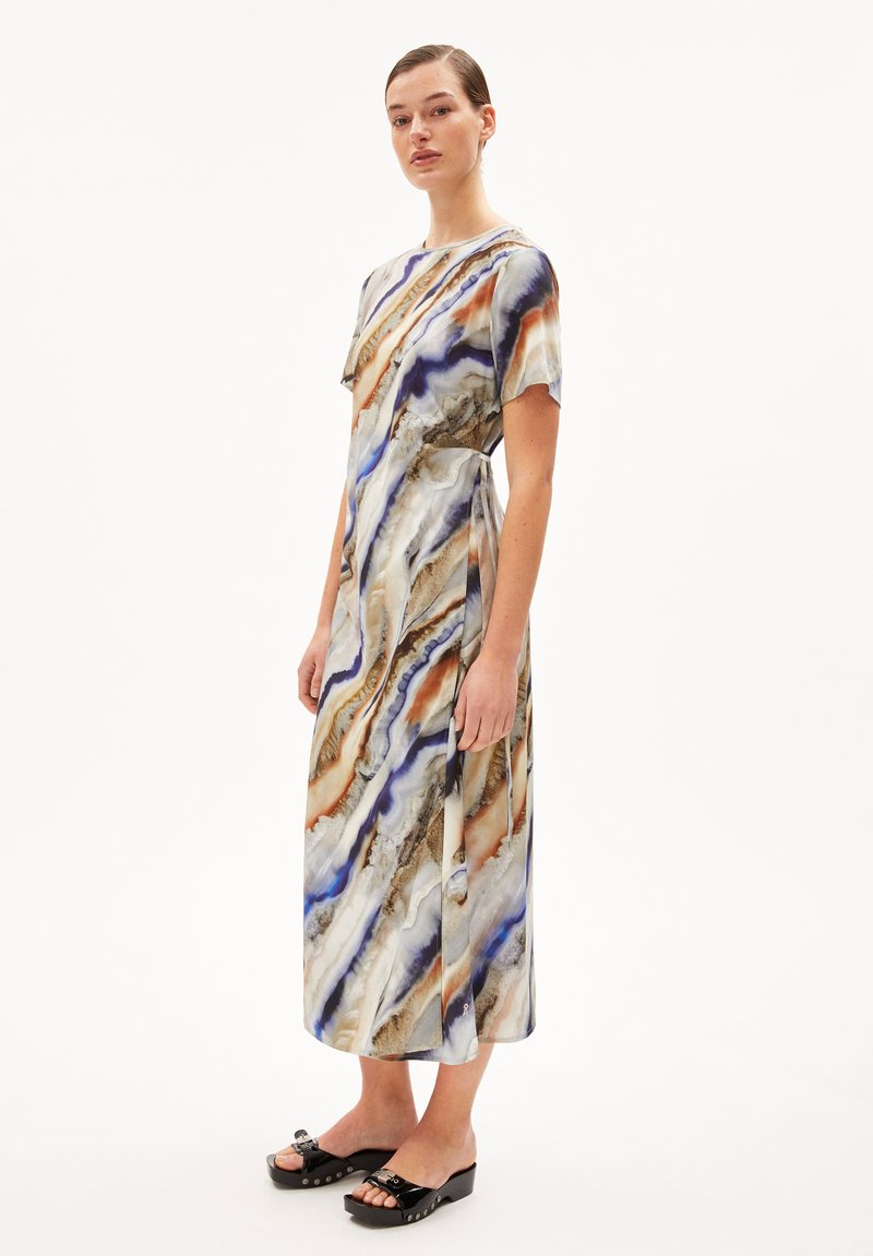 ARMEDANGELS SEDISAA PÄRLAA - Freizeitkleid - cinnamon dust