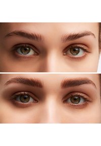 Comparaison avant et après des sourcils. En haut, les sourcils naturels ; en bas, les sourcils remplis et dessinés, avec une arche définie et du volume.