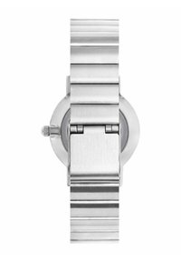 Silberne Metallarmbanduhr, Rückansicht, mit einem Gliederarmband, das eine Faltschließe und eine seitliche Krone zeigt.