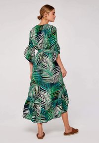 Apricot TROPICAL LEAF RUFFLE - Freizeitkleid - navy