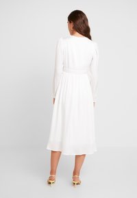 YAS Freizeitkleid - white