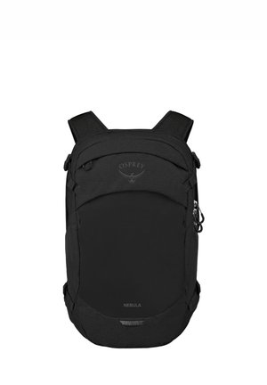 Zaino nero Osprey Nebula con spallacci imbottiti e più scomparti con zip, mostrato frontalmente su sfondo bianco.