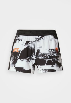 Schwarz-weiße Sportshorts mit abstraktem Muster, elastischem Bund und orangenem Logodetail auf der linken Seite.