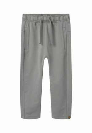Šedé jogger kalhoty vyrobené z měkké tkaniny. Elastický pas se stahovací šňůrkou, dvě boční kapsy a prošitý lem pro uvolněný střih.
