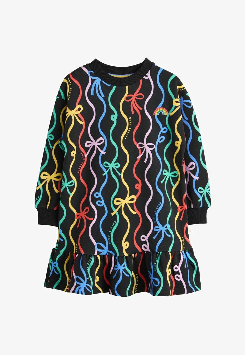 Zwarte jurk met lange mouwen, voorzien van een patroon van kleurrijke golvende linten en strikken, een gerimpelde zoom en een klein regenboogdetail op de borst.