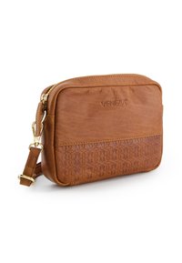 Brun læder crossbody taske med et mønstret nederste afsnit og guld lynlås. Har en aftagelig rem og præget logo.