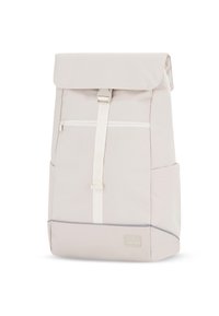 Világos bézs hátizsák, hajtogatható fedéllel, fehér részletekkel és cipzáras elülső zsebbel. Tartós anyagból készült, sima tapintású.