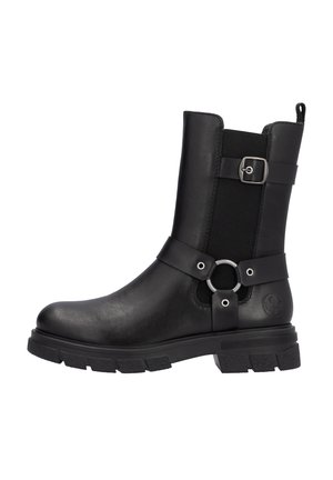 Bottines en cuir noir avec des panneaux élastiques sur les côtés, détail en métal circulaire, accent de boucle et semelle en caoutchouc texturé. Hauteur mi-mollet.